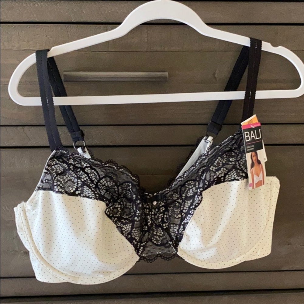 Bali smoothing underwire bra size 40DD NWT